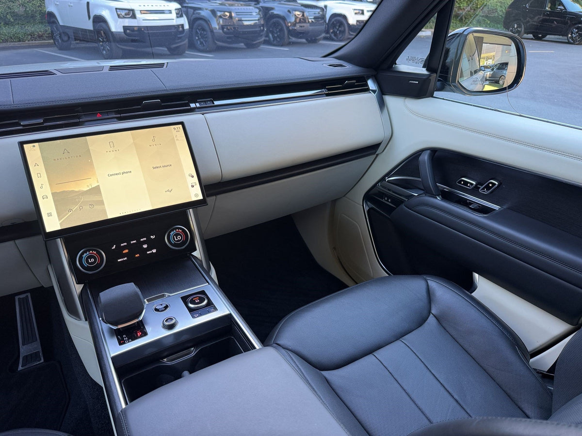 2023 Land Rover Range Rover SE — 38,583 Miles | MoldnFly Luxury