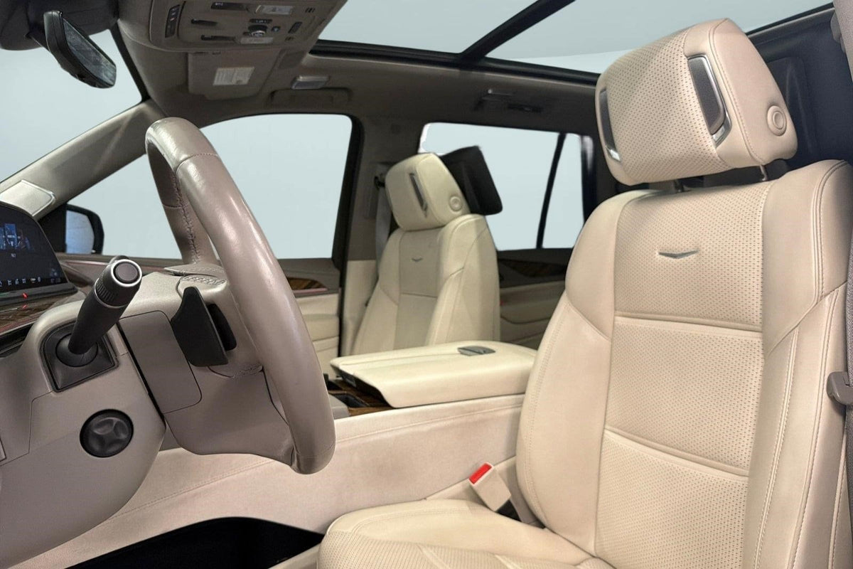 2022 Cadillac Escalade Sport Platinum 4WD — 29,627 Miles | MoldnFly Luxury