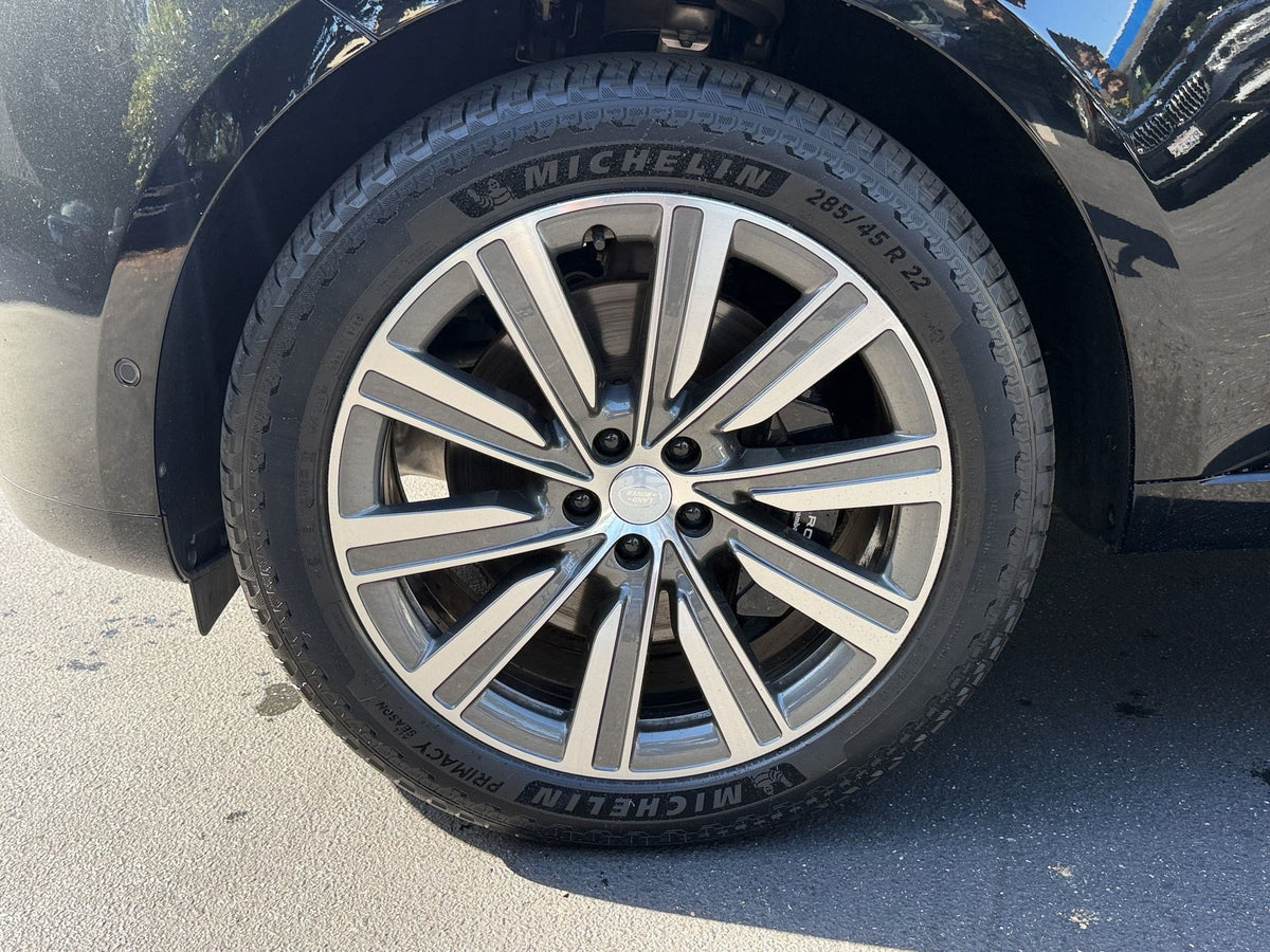 2025 Land Rover Range Rover P550e Autobiography — 28,195 Miles | MoldnFly Ultra Luxury