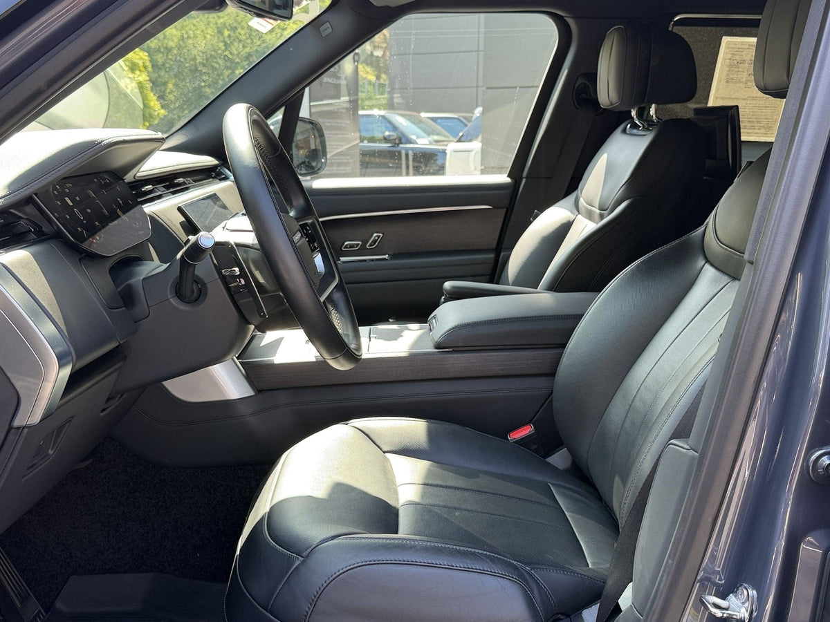 2025 Land Rover Range Rover P400 SE LWB 7 Seat — 14,692 Miles | MoldnFly Ultra Luxury