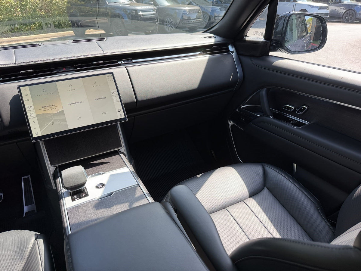 2025 Land Rover Range Rover P400 SE LWB 7 Seat — 14,692 Miles | MoldnFly Ultra Luxury