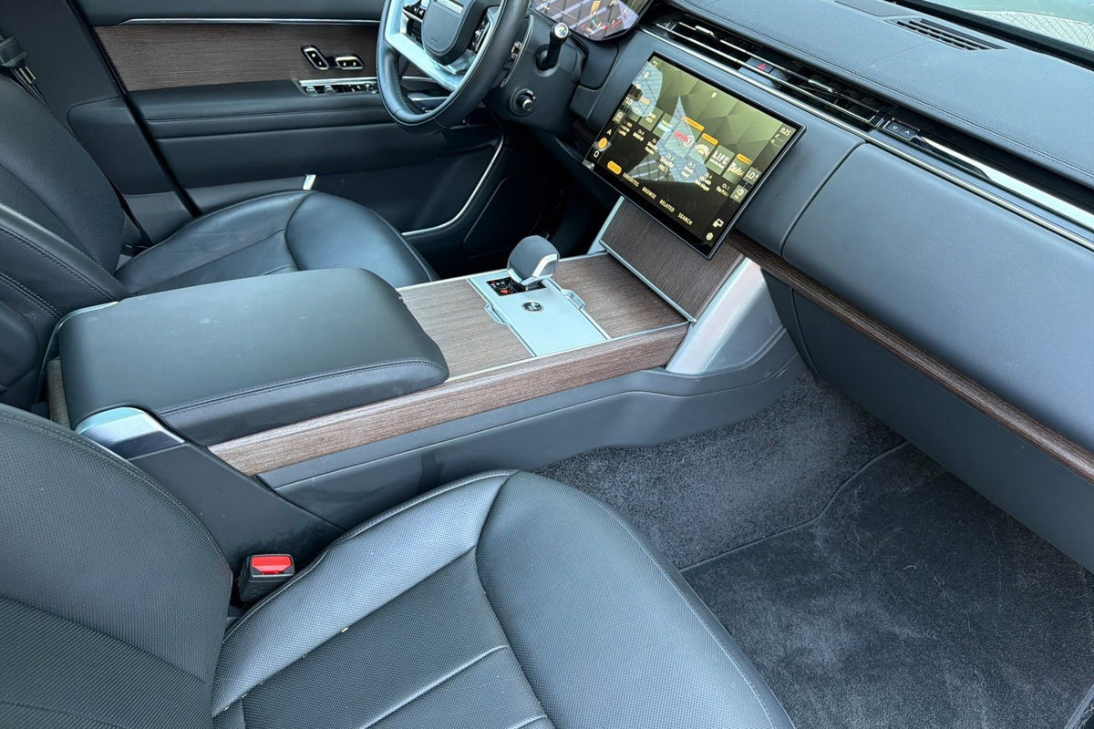 2024 Land Rover Range Rover P400 SE LWB 7 Seat — 9,870 Miles | MoldnFly Luxury